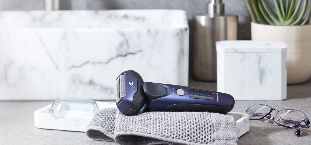 Panasonic Men's Shaver: ARC3, wet/dry, auto-voltage, Made in Japan | ES-LT67