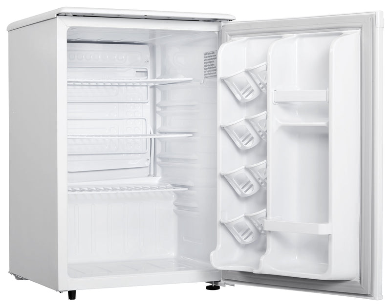 Danby Compact All-Refrigerator: 2.6 cu.ft (73L), reversible door hinge, auto defrost, 2 full width + 1.5 width adj wire shelves , R600a refrigerant, white | DAR026A1WDD
