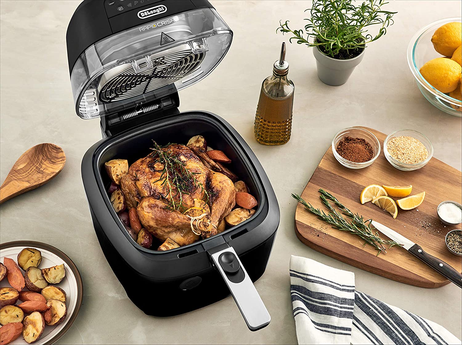 DeLonghi Rapid Crisp Air Fryer: 5Qt, digital controls, 360° view, black | FH2394BK